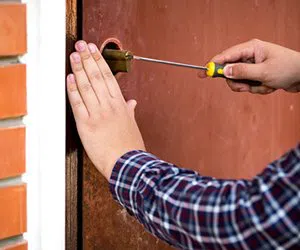 Lock Locksmith Tech Decatur, GA 404-793-5178 - garage-door-locks