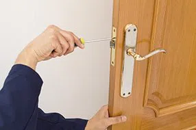 Lock Locksmith Tech Decatur, GA 404-793-5178 - lock-changing